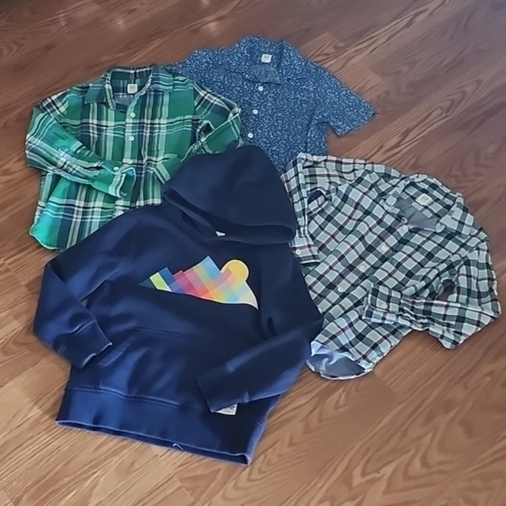 4 pieces of gap size 6/7‎ sweatshirt an long sleeve